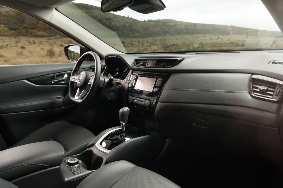 Интерьер Nissan X-Trail (T32) 2018 года  (CIS) (фото 25 из 40)